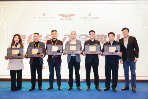 　　头部投资人业主,荣耀加入“灵缇会”