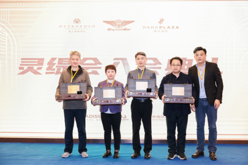 　　头部投资人业主,荣耀加入“灵缇会”