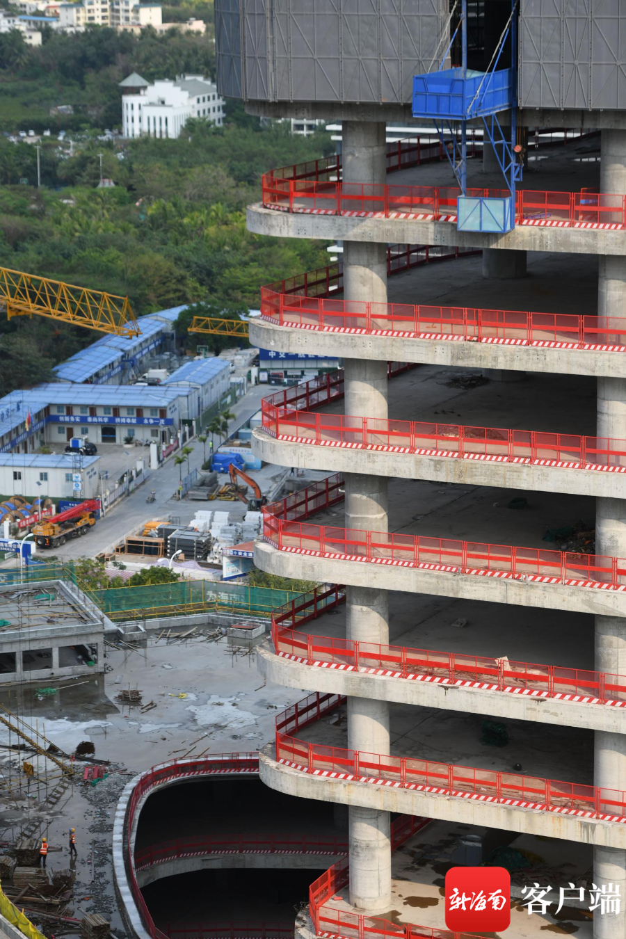 　　三亚大悦城综合体项目施工现场。记者 沙晓峰 摄