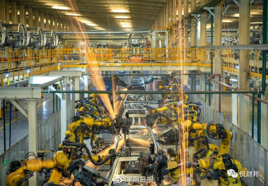 位于湖南省长沙雨花经济开发区的比亚迪长沙基地总装车间.