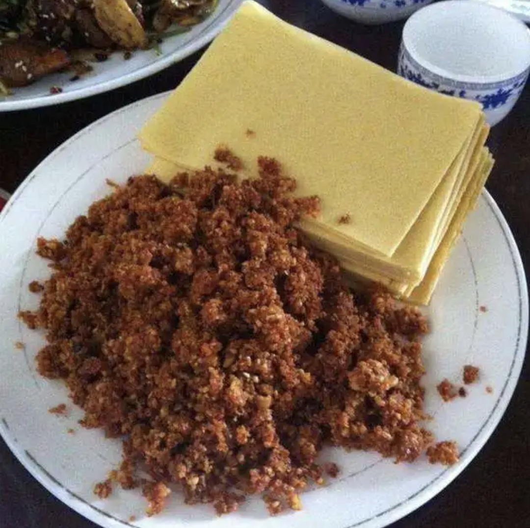 勾魂小媳妇"文字浓缩的含义在创作者手中有了更多延展,他们为菜品打上