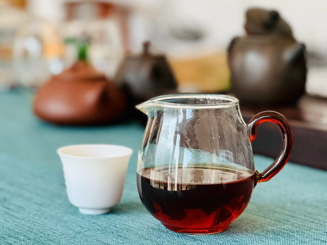 “红浓陈醇”的六堡茶汤。蒋文婷 摄