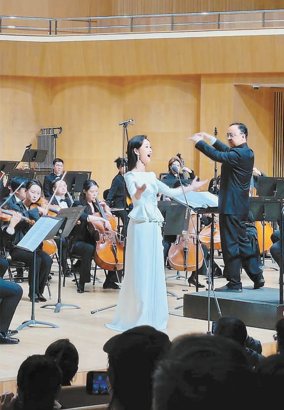 中国音乐学院声歌系女高音歌唱家李琳老师演唱艺术歌曲《咏兰》.