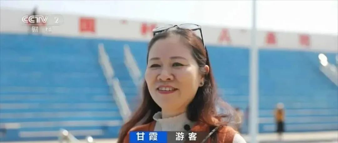 游客 甘霞： 我从深圳自驾到这里，非常开心，还要到金丝楠木村、施洞镇去玩。