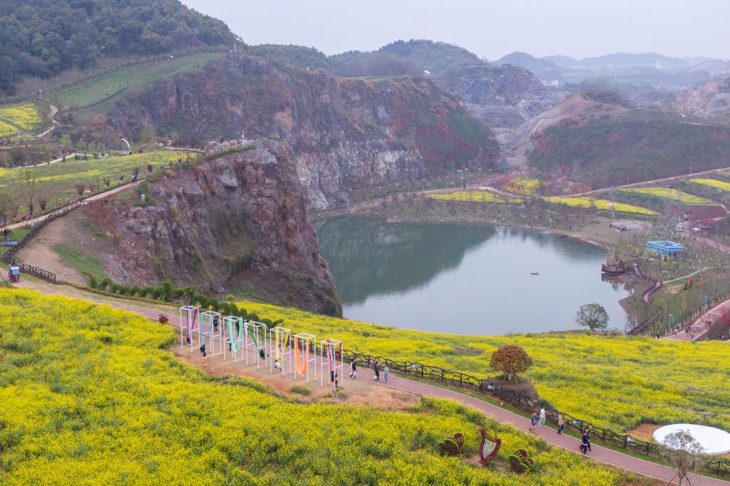 　　灵山“矿花苑”景区一景。新华社记者伍志尊 摄