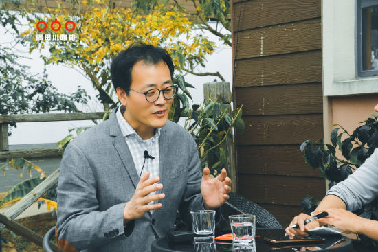 　　隅田川咖啡创始人林浩在接受媒体采访