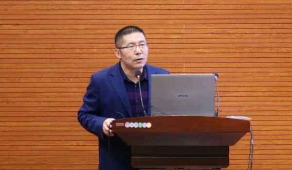 　　张建成副院长总结发言