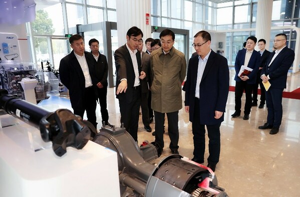 　　济南市委领导莅临斯凯孚中国总部进行考察交流