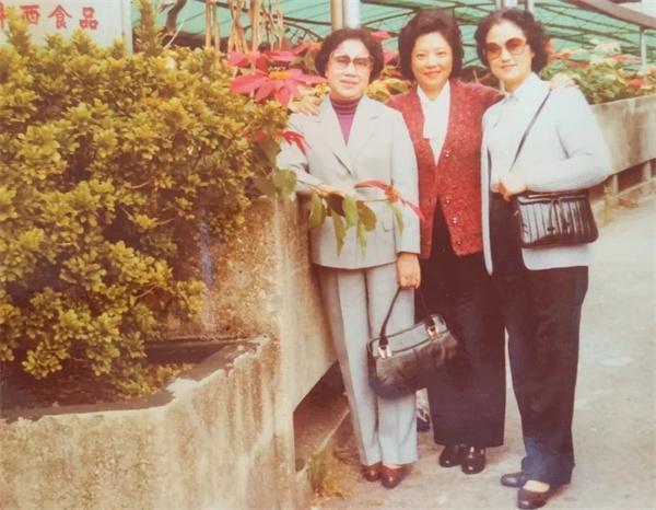 图说:孟莉英与徐玉兰,王文娟