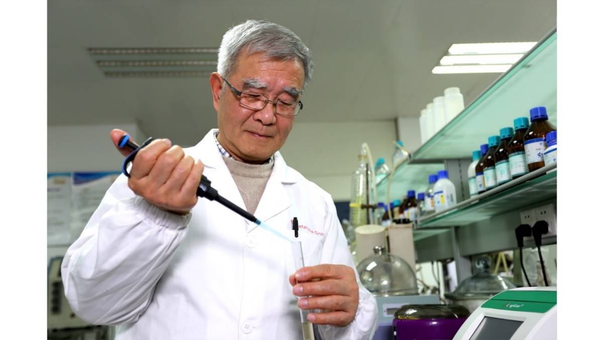 　　(图说：南京大学钦佩教授)