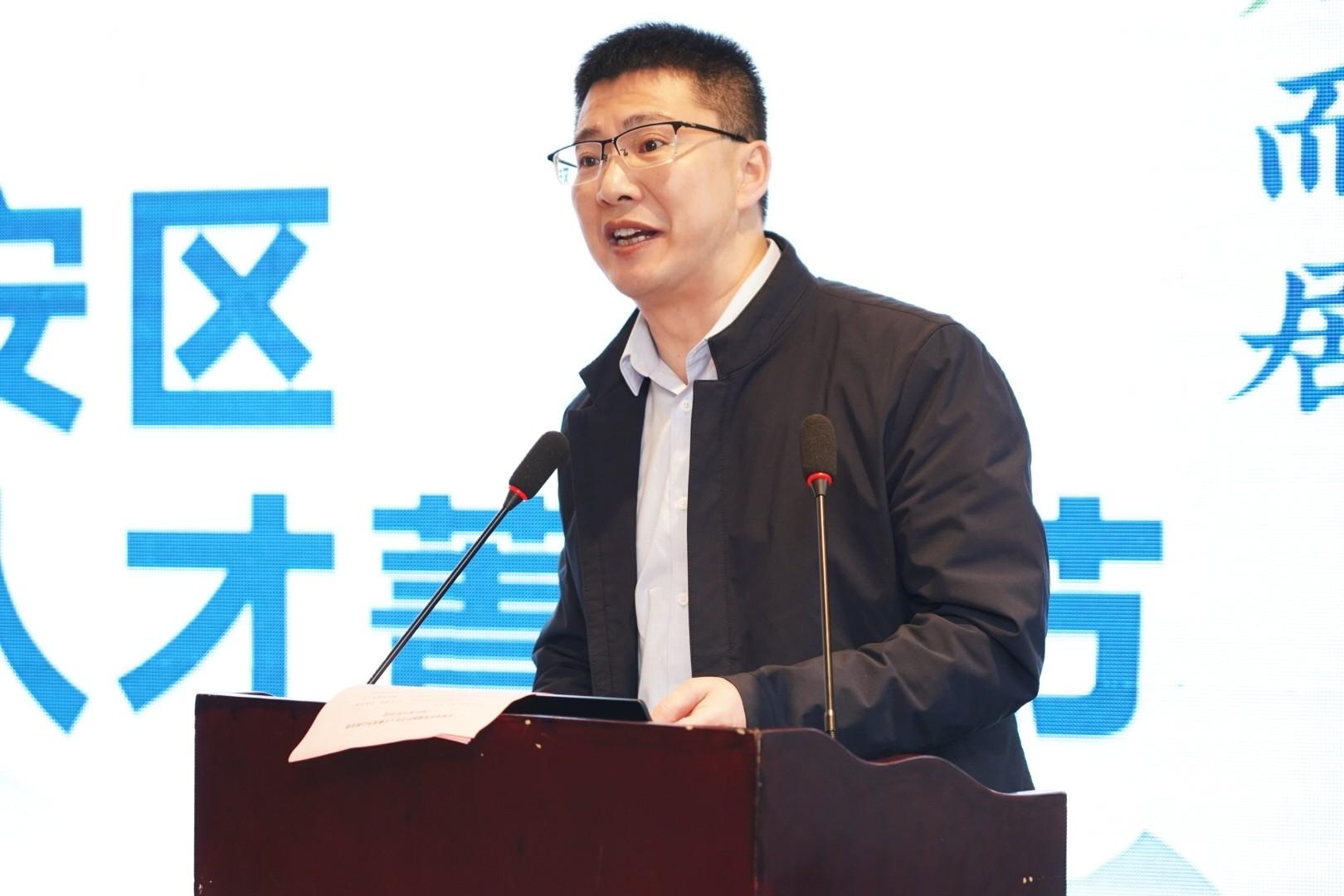 　　区卫健局党委委员、副局长胡忠军主持开场