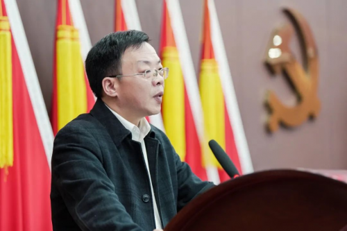 　　△湘楚人力资源集团党委书记、董事长丁春松