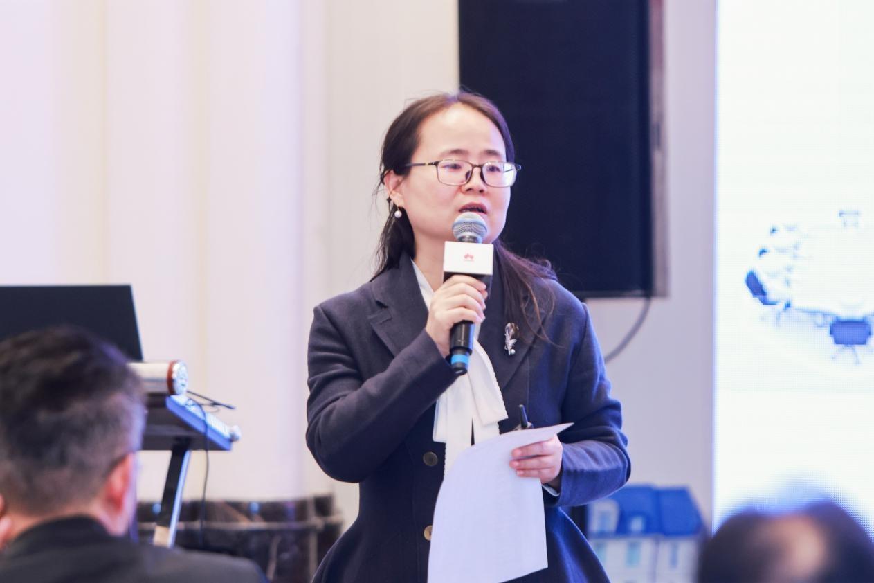 　　华为云数字化转型咨询总监、首席咨询专家-刘旭红