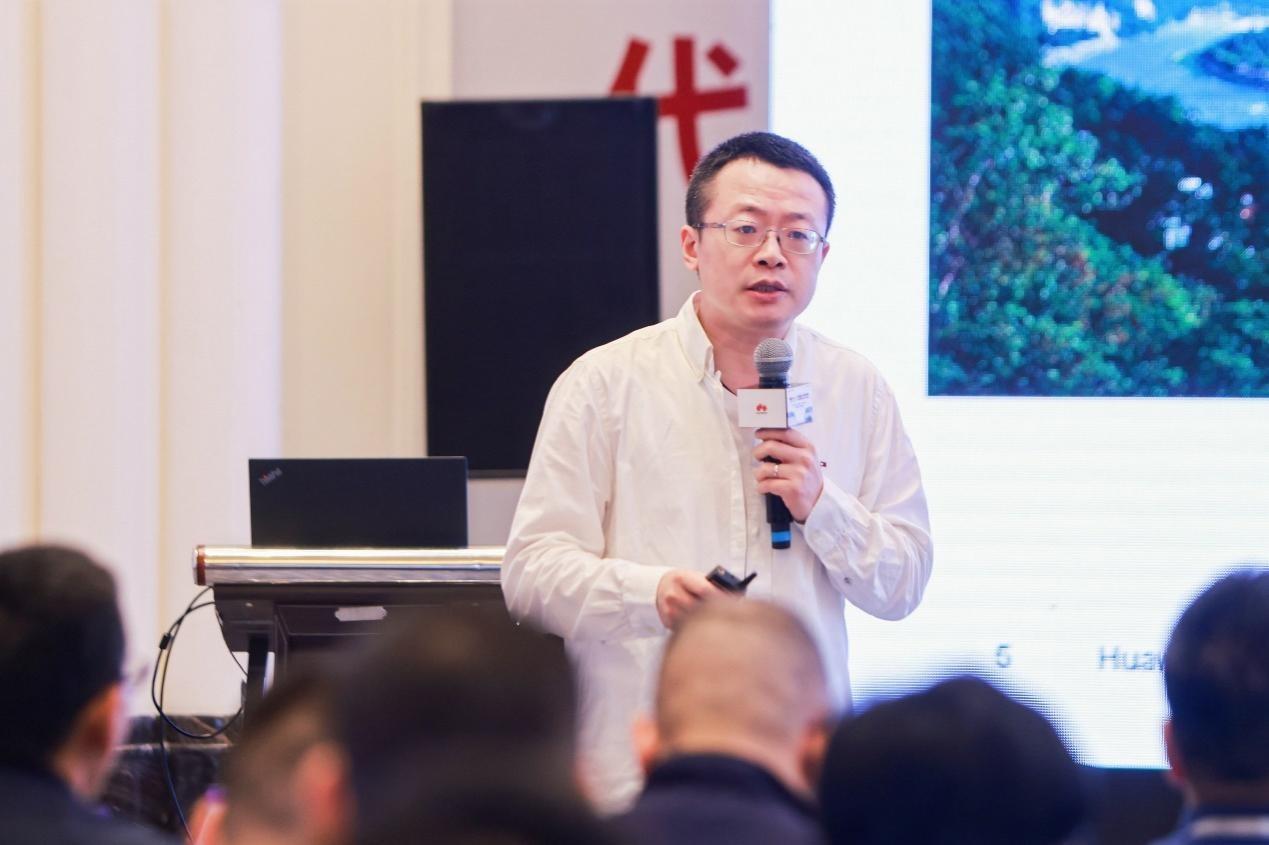 　　华为质量与流程IT部总裁助理、公司质量部部长周智勇