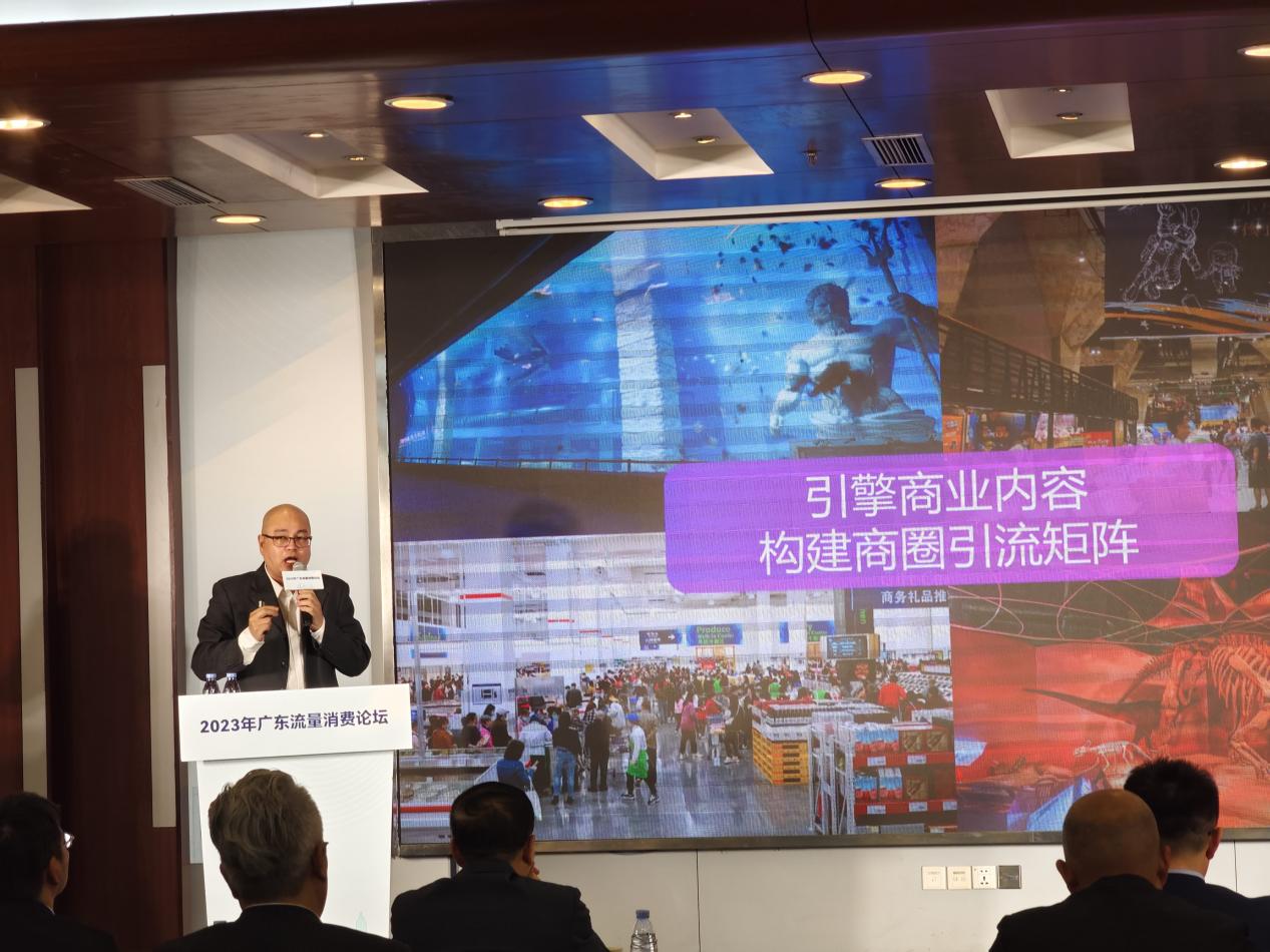 　　广州天河路商会副会长、天河商业价值创新院执行院长钟朝晖