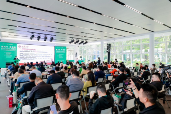 　　(图:中国国际露营产业投资运营大会现场)