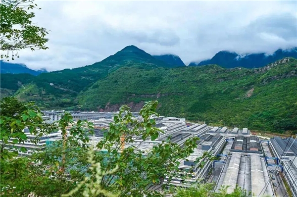 　　(贵州安酒投资百亿建设的安酒赤水酒谷)