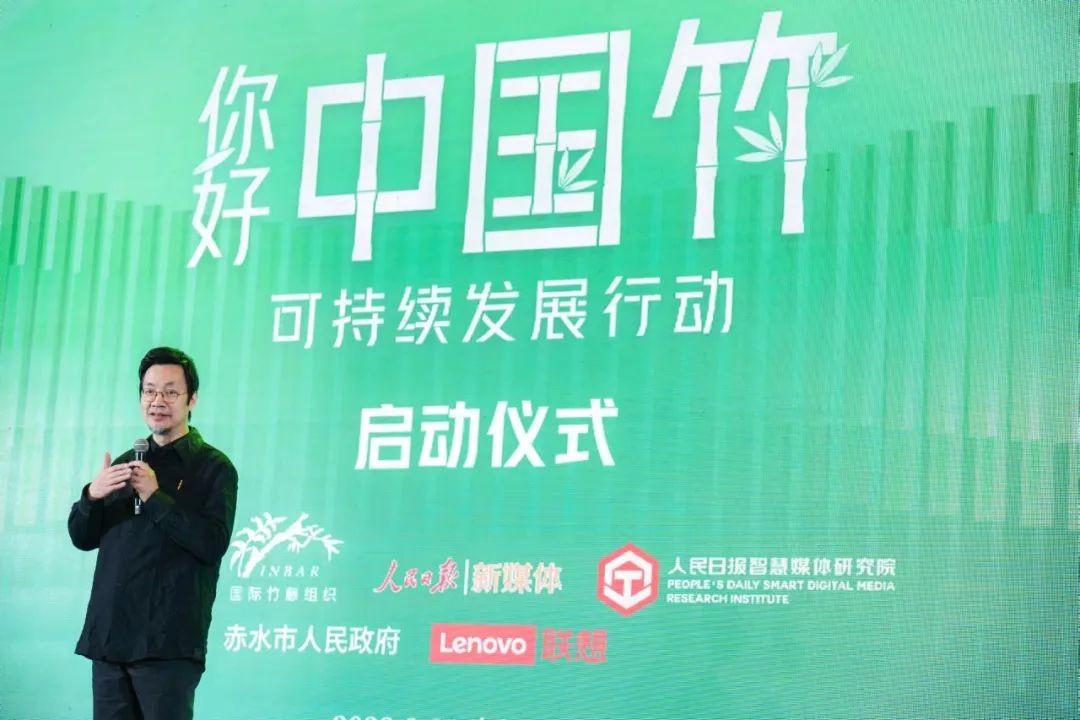 　　冰墩墩设计团队负责人、广州美术学院教授曹雪发言