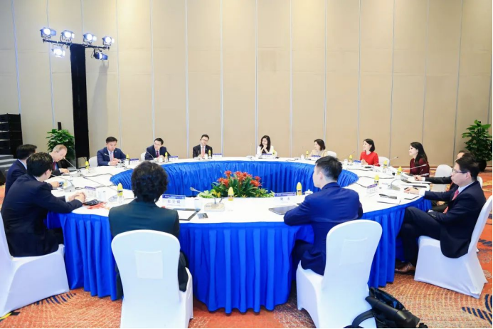 　　青年圆桌会现场