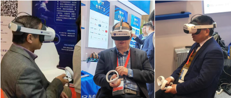 　　郝伟教授、袁勇贵教授、许秀峰教授等与会专家体验好心情VR疗愈系统