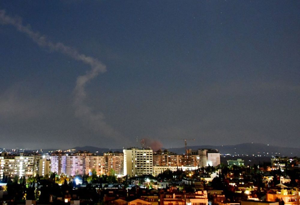 以色列空袭这国首都，大部分导弹被拦截，两名平民死亡