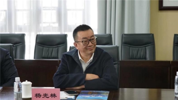 　　医药卫生交流合作委员会会长杨光林发言