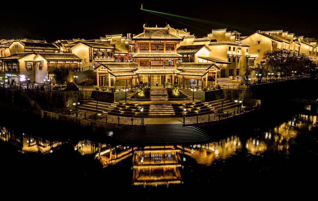 洪江黔阳古城夜景.(资料图片)