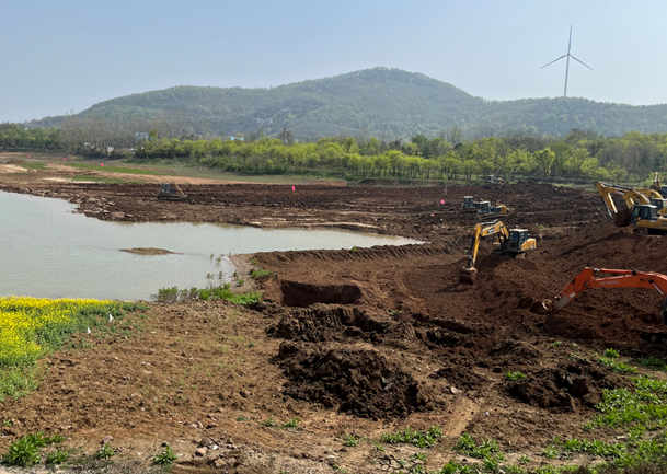 水库正在清淤