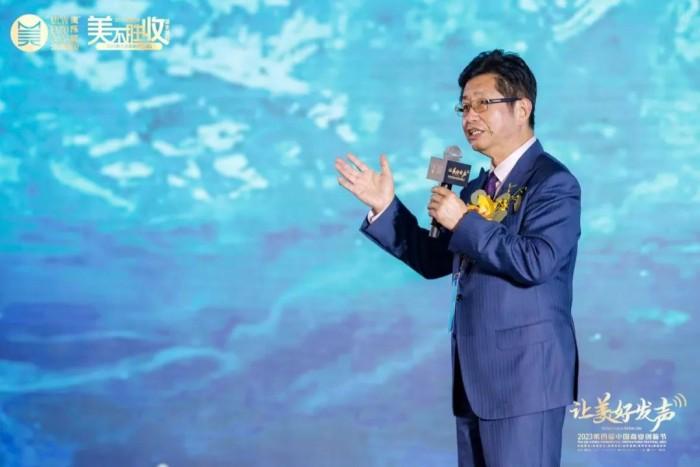 　　云南省政府正厅级参事、云南省民营企业家协会会长 花泽飞