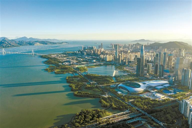 图为鸟瞰深圳湾.深圳特区报记者 赖犁 摄