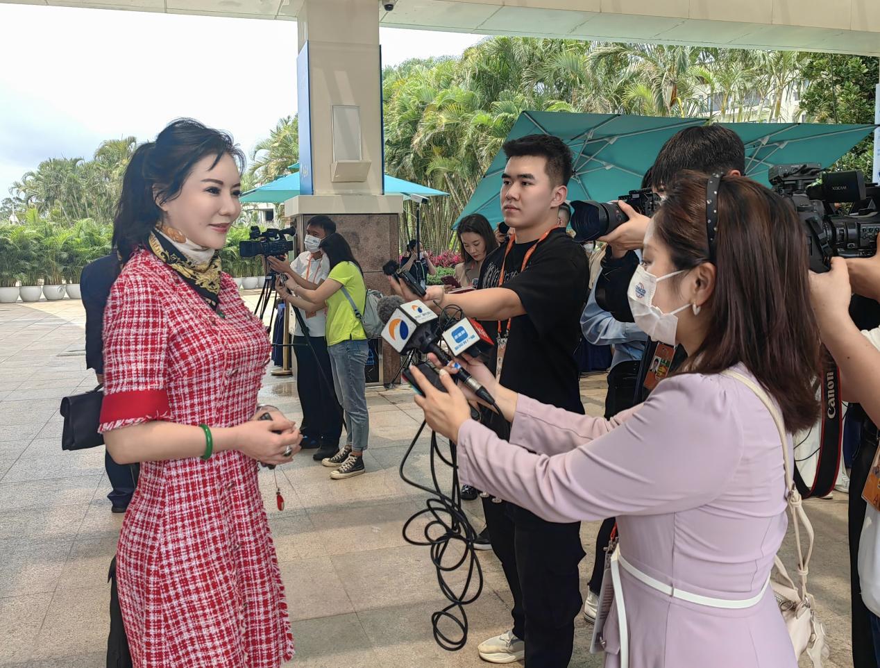 　　(彭丹接受记者采访)