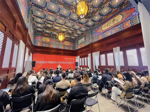 　　(来源：新视线)