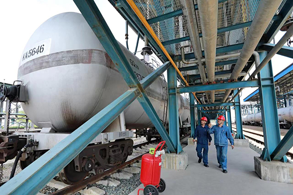 中国石油大庆石化提升铁路槽车装载率。