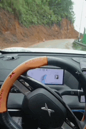 小鹏G9的用户在乡间小路体验XNGP