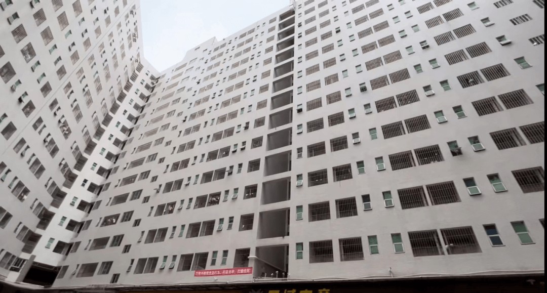 富士康派遣工们常住的畔山公寓.图/柳书琪