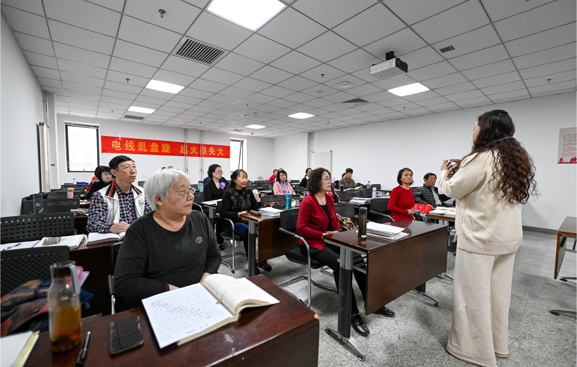 国家老年大学上线读书社区 推荐老年大学生们看99本书 第1张