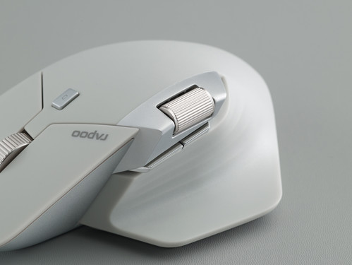 m 无线跨屏技术,霍尔磁感应侧滚轮,雷柏mt760l多模无线鼠标亮相-南通