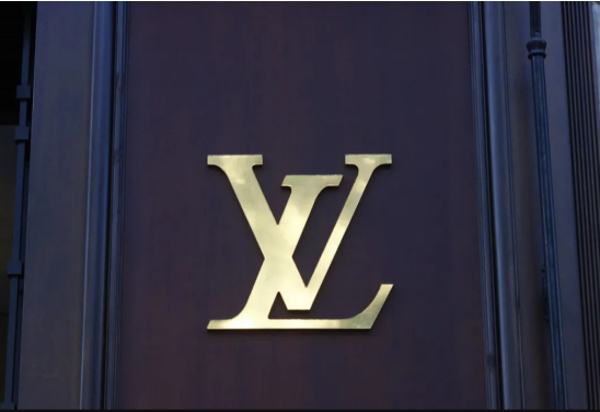 ↑LV金色logo