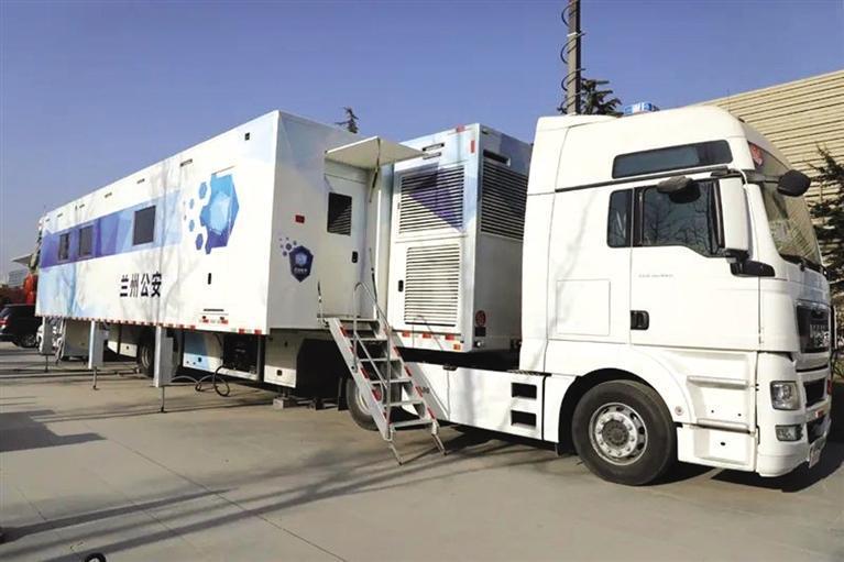 全省首台合成作战移动指挥车