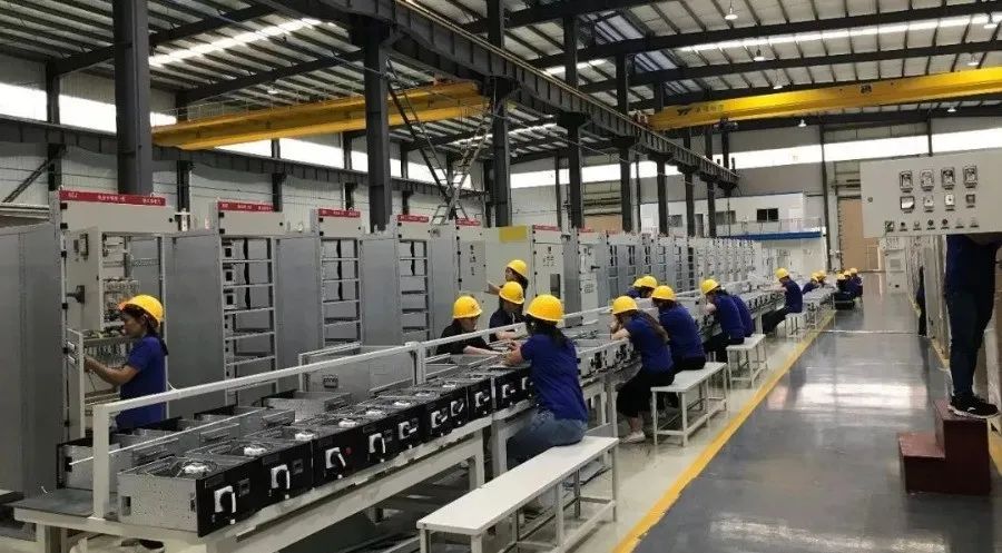 邵东生产一次性打火机工厂的车间，已经借助自己研制的自动化设备