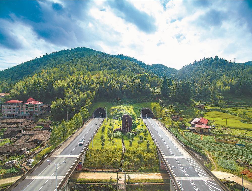 兴泉铁路三阳隧道图片