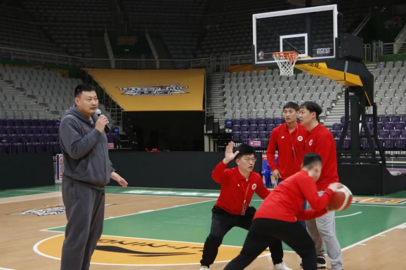 　　中国男篮教练组成员 张博雨