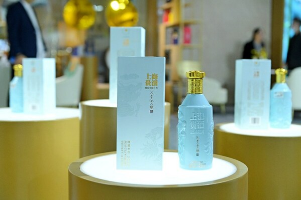 　　上海贵酒携旗下七大品牌事业部“全家福”式亮相成都糖酒会