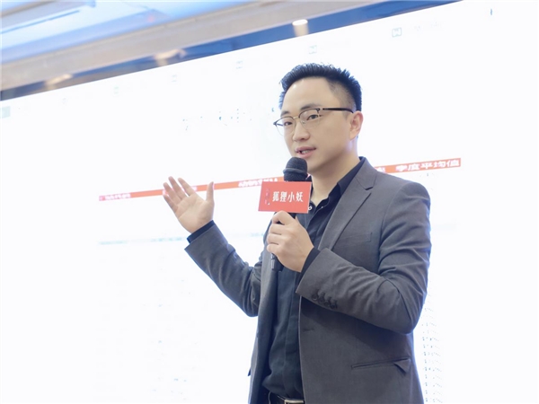 　　狐狸小妖品牌运营总监孔宣现场进行数据分析诊断