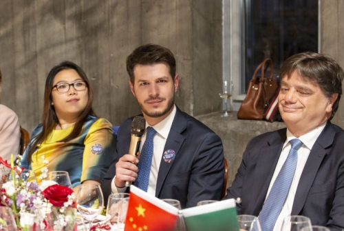 图：意大利驻华大使馆经济商务处副主任Tommaso Giavoni先生（右二）