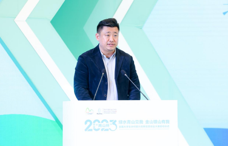 　　北京大学文化产业研究院副院长、北京大学新闻与传播学院党委书记唐金楠发言