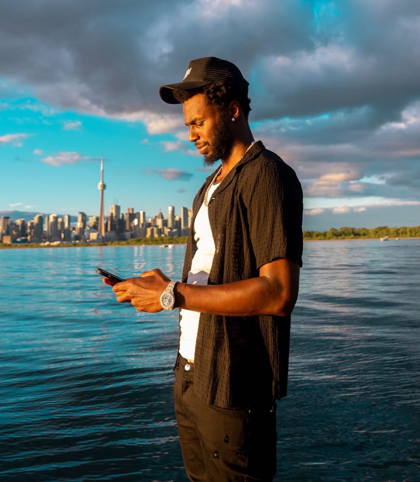 维金斯更换ins头像 换为隔扣东契奇后霸气怒吼【爱哟网】