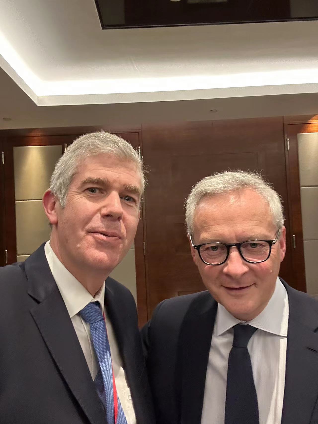 　　法国LPG全球CEO Thierry Gée(左) 法国经济部长Bruno Le Maire(右)