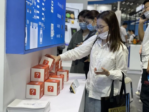 　　(展会现场盛况)