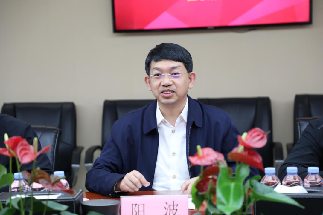 贺臻,别力子首先向阳波介绍力合科创.